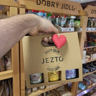 Jezto dobrým jídlem, radost lidem. #darky #jidlo #pastiky #dzemy #darkovebalicky #