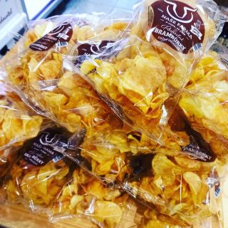 Brambůrky Farmářské Naše Farma🥔 Jemně solené a hlavně ručně smažené ✅ #bramburky #ceskebudejovice #jidlo #farma #bio