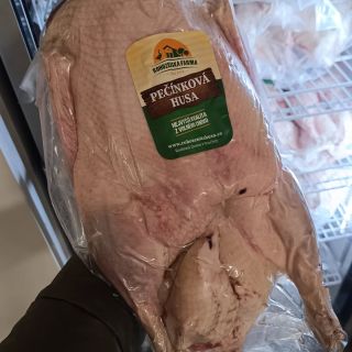 Milí zákazníci ❤️ Ve skladu nám zůstalo už jen 5 hus – krásných, velkých a připravených na sváteční pečení 🪿