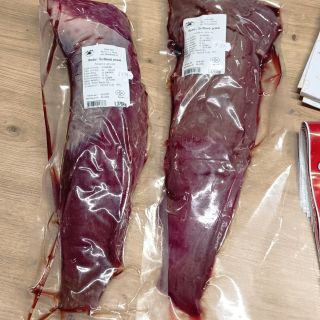 🦢 SKLADEM JEŠTĚ 10 HUS NAVÍC! A k tomu dorazilo spouuustu dalších dobrot 😍 🥩 Hovězí svíčková – nádherná, šťavnatá, ideální...