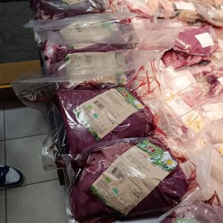 „Zítra dorazí extra závozy masa 🥩🚚 Vše průběžně doplňujeme 🔄 Z celého srdce děkujeme ❤️🙏 Vaší podpory si nesmírně vážíme 🧡...