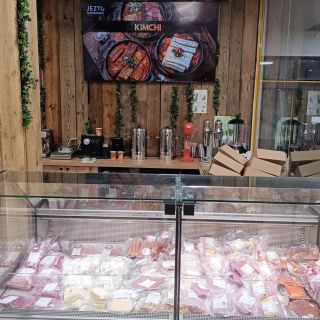 Milí zákazníci, milé Budějovice ❤️🇨🇿 Jsme patrioti a máme obrovskou radost, že díky vám můžeme otevřít brány nové, větší...